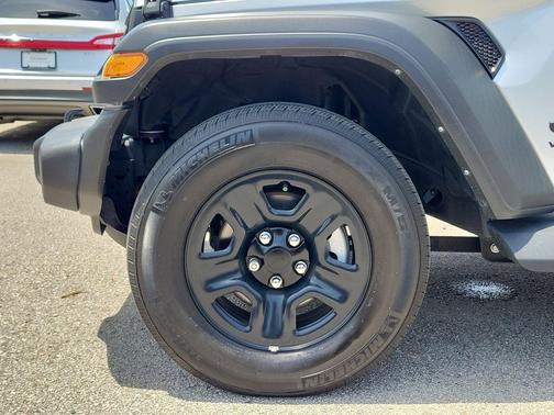 Silver Zynith Clearcoat 2022 Jeep Wrangler Unlimited Sport