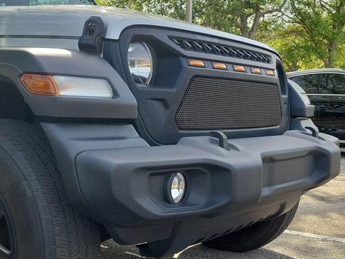 Silver Zynith Clearcoat 2022 Jeep Wrangler Unlimited Sport