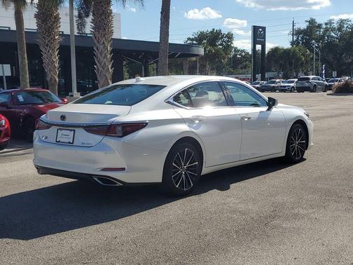 2022 Lexus ES 350 Base