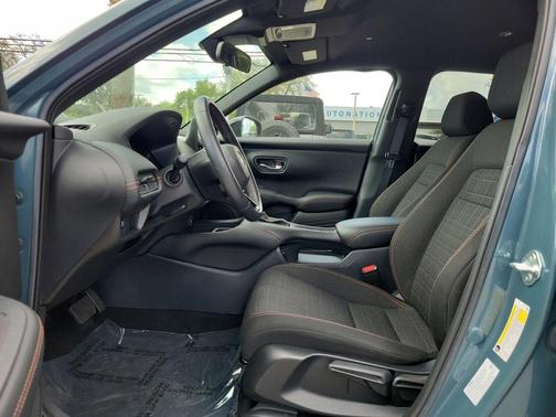 Pearl 2025 Honda HR-V Sport