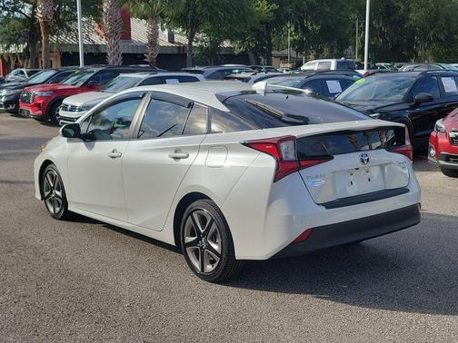 Pearl 2022 Toyota Prius XLE