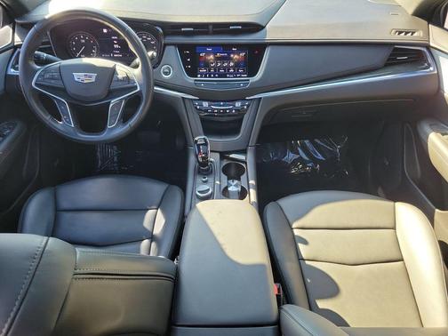 2022 Cadillac XT5 Premium Luxury