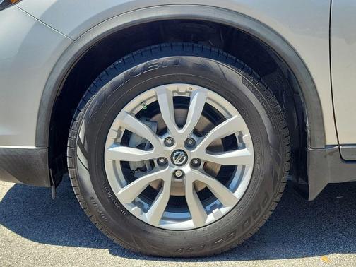 Brilliant Silver Metallic 2019 Nissan Rogue SV