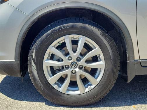 Brilliant Silver Metallic 2019 Nissan Rogue SV