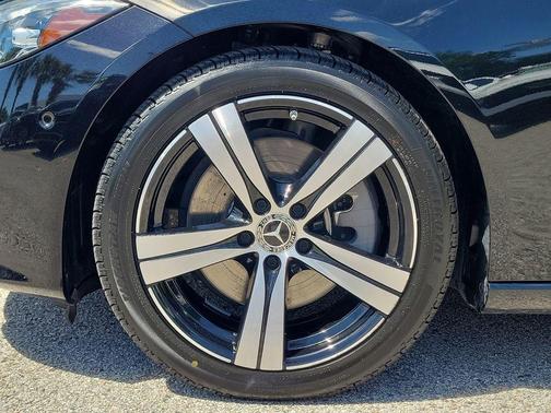 Obsidian Black Metallic 2025 Mercedes-Benz C-Class C 300