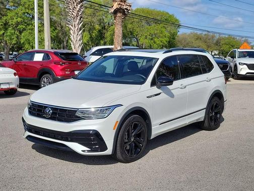 Opal White Pearl Effect 2024 Volkswagen Tiguan 2.0T SE R-Line Black