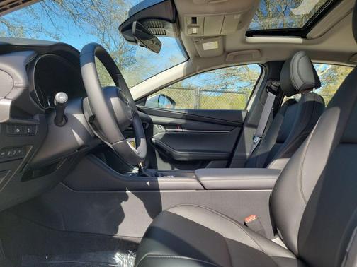 Snowflake White Pearl 2026 Mazda Mazda3 FWD w/Preferred Package