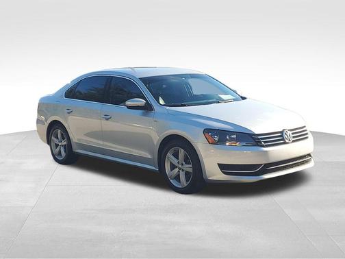 2014 Volkswagen Passat 1.8T Auto Wolfsburg Ed