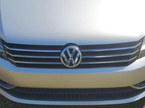 2014 Volkswagen Passat 1.8T Auto Wolfsburg Ed