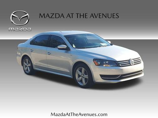 2014 Volkswagen Passat 1.8T Auto Wolfsburg Ed