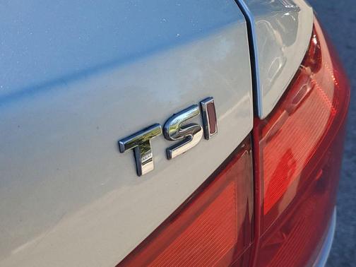 2014 Volkswagen Passat 1.8T Auto Wolfsburg Ed