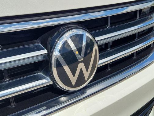 Oryx White Pearl Effect 2022 Volkswagen Tiguan 2.0T SEL R-Line