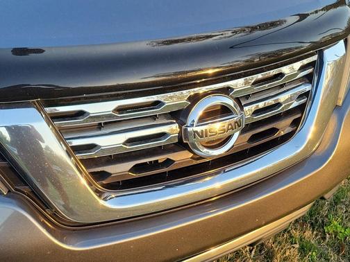 2017 Nissan Pathfinder SV