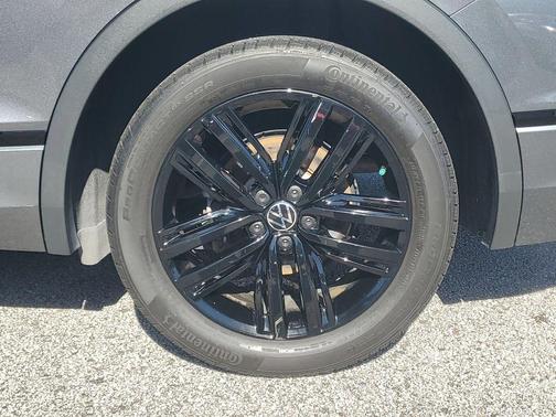 2022 Volkswagen Tiguan 2.0T SE R-Line Black