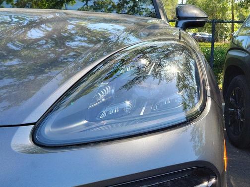Quartzite Metallic 2020 Porsche Cayenne Turbo Coupe AWD