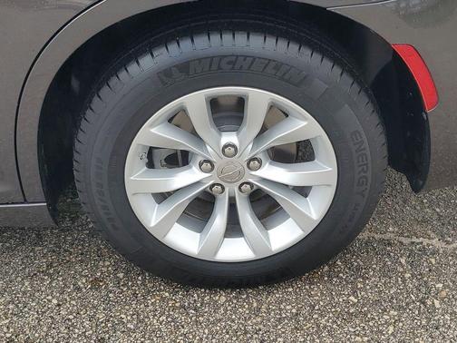 2023 Chrysler 300 Touring