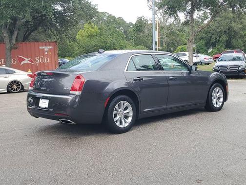 2023 Chrysler 300 Touring