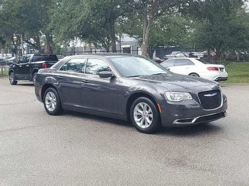 2023 Chrysler 300 Touring