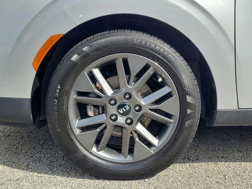 Sparkling Silver 2021 Kia Soul S