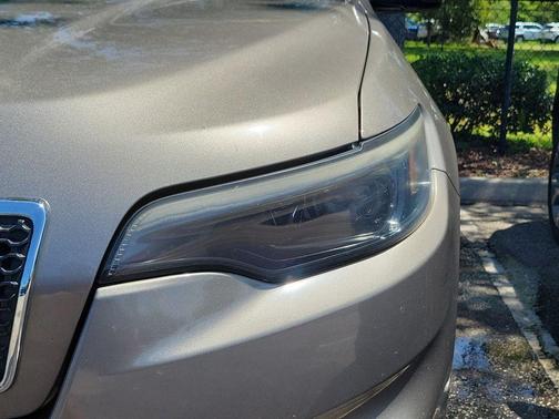 Light Brownstone Pearlcoat 2019 Jeep Cherokee Latitude