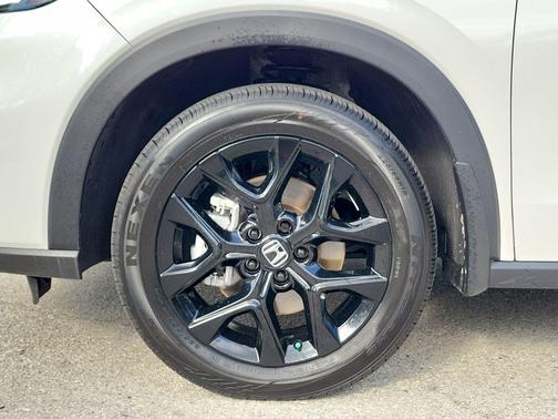 White 2025 Honda HR-V Sport