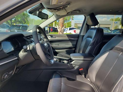 Bright White Clearcoat 2023 Jeep Grand Cherokee L Limited