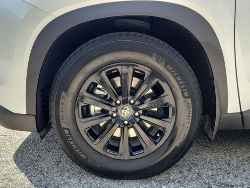 Pearl 2024 Toyota Grand Highlander XLE