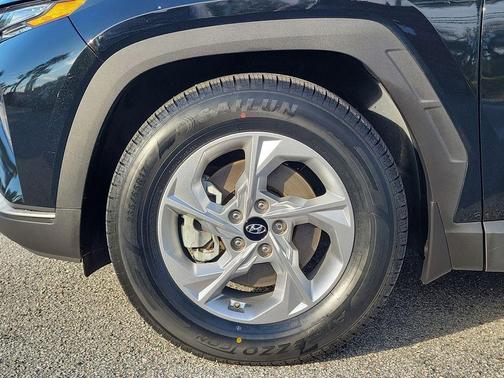 Black Pearl 2024 Hyundai TUCSON SEL