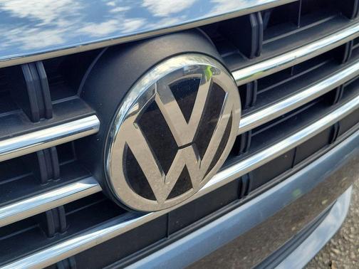 Platinum Gray Metallic 2019 Volkswagen Jetta 1.4T SE