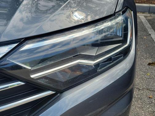Platinum Gray Metallic 2019 Volkswagen Jetta 1.4T SE