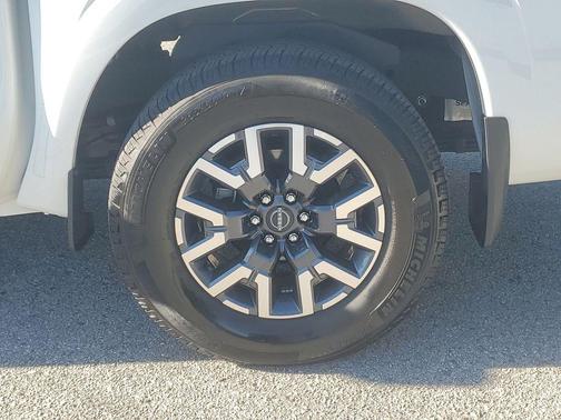 2024 Nissan Frontier SL