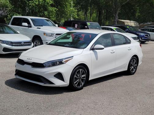 Snow White Pearl 2024 Kia Forte LXS