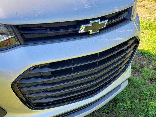 Silver Ice Metallic 2018 Chevrolet Trax LT