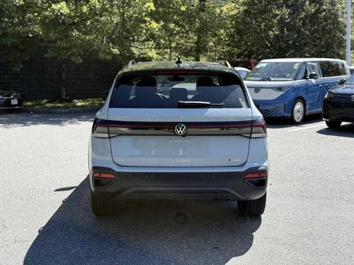 2025 Volkswagen Taos 1.5T SE Black