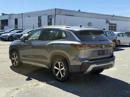 2025 Volkswagen Tiguan 2.0T SE