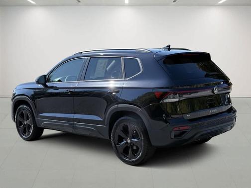 2025 Volkswagen Taos 1.5T SE Black