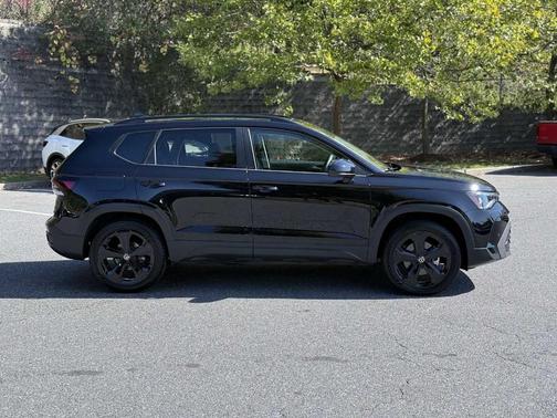 2025 Volkswagen Taos 1.5T SE Black
