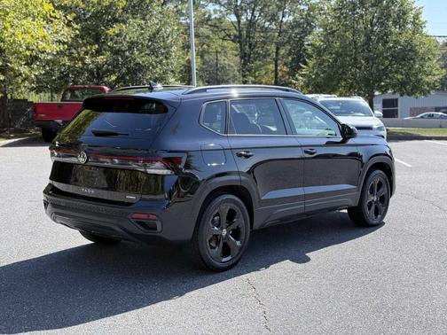 2025 Volkswagen Taos 1.5T SE Black