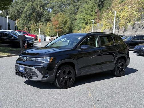 2025 Volkswagen Taos 1.5T SE Black