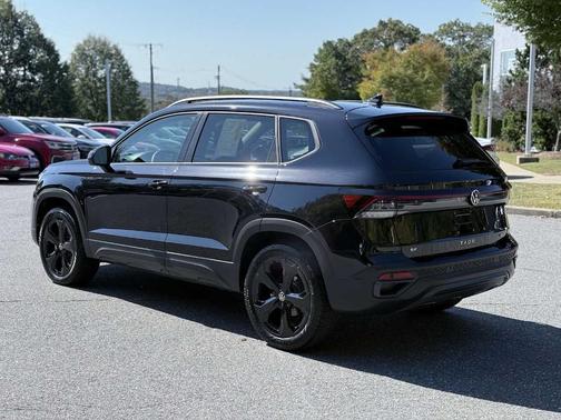 2025 Volkswagen Taos 1.5T SE Black