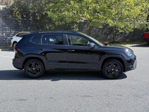 2025 Volkswagen Taos 1.5T SE Black