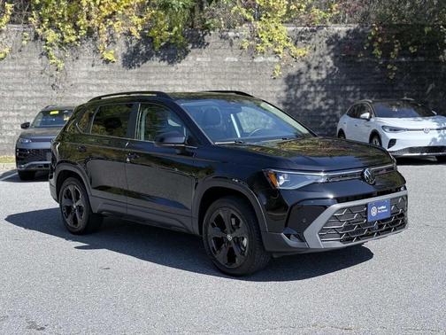 2025 Volkswagen Taos 1.5T SE Black