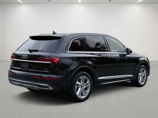 2024 Audi Q7 55 Premium Plus