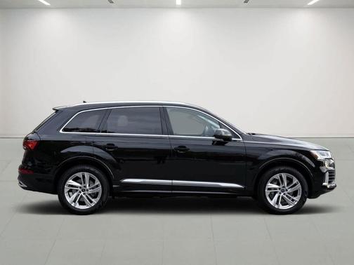 2024 Audi Q7 55 Premium Plus
