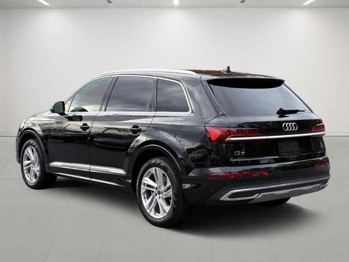 2024 Audi Q7 55 Premium Plus