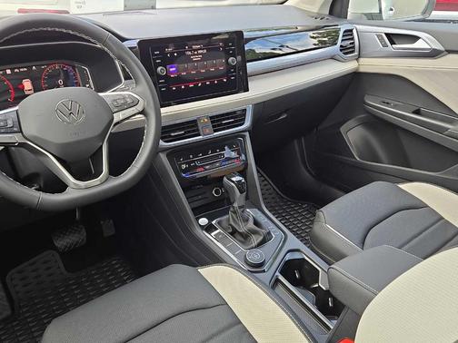 2025 Volkswagen Taos 1.5T SEL