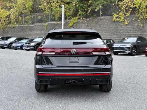2026 Volkswagen Atlas Cross Sport 2.0T SEL R-Line Black