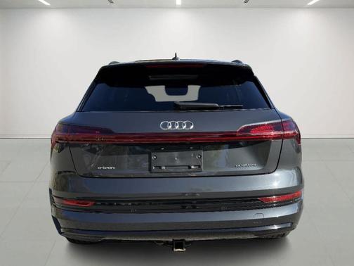 2022 Audi e-tron Premium Plus