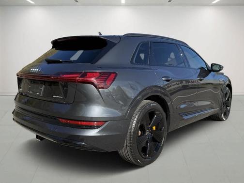 2022 Audi e-tron Premium Plus