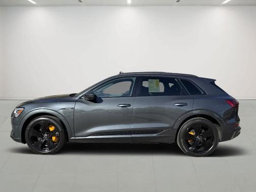 2022 Audi e-tron Premium Plus